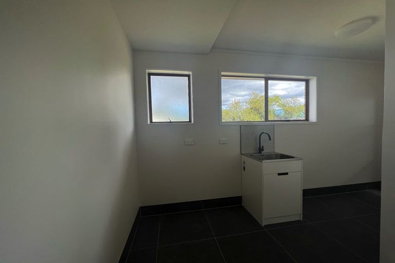 Photo of property in 12 Flagstaff Place, Massey, Auckland, 0614