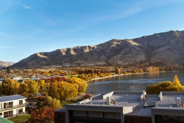 Photo of property in 35 Lakeside Road, Wanaka, 9305