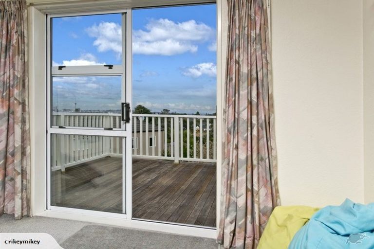 Photo of property in 21 Tui Glen Road, Birkenhead, Auckland, 0626