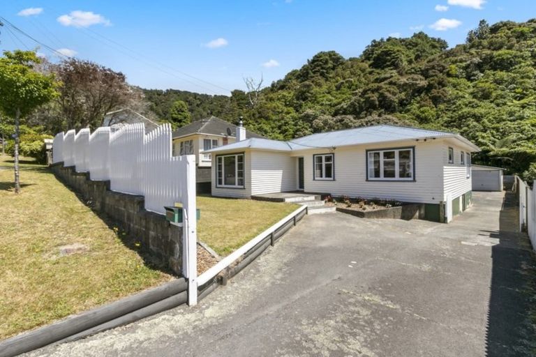 Photo of property in 68 Lees Grove, Wainuiomata, Lower Hutt, 5014