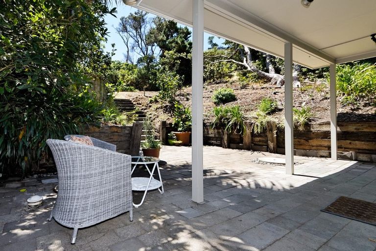 Photo of property in 35 Beach Valley Road, Piha, New Lynn, 0772