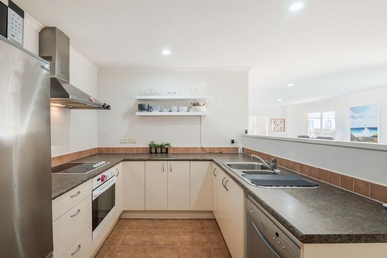 Photo of property in 63 Nimstedt Avenue, Oteha, Auckland, 0632