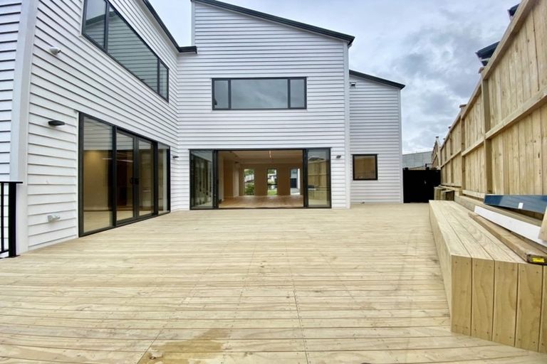 Photo of property in 27 Colliston Rise, Pinehill, Auckland, 0632