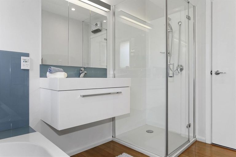 Photo of property in 35 Grahams Road, Ilam, Christchurch, 8041