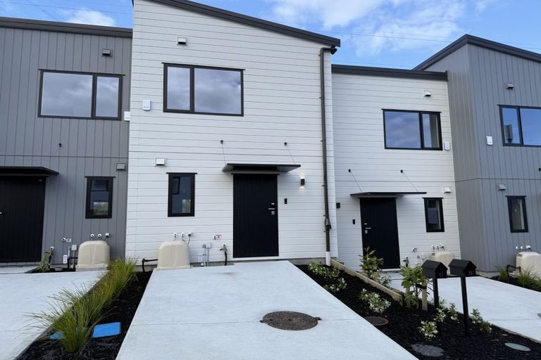 Photo of property in 23 Awhi Lane, Massey, 0614