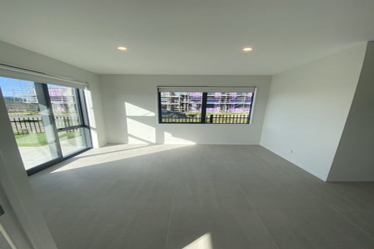 Photo of property in 2 Port Way, Rosehill, Papakura, 2113