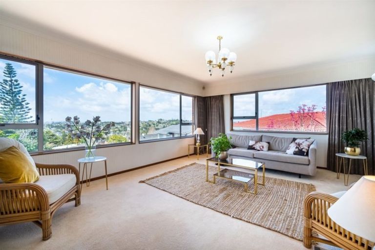 Photo of property in 15 Colin Wild Place, Glenfield, Auckland, 0629