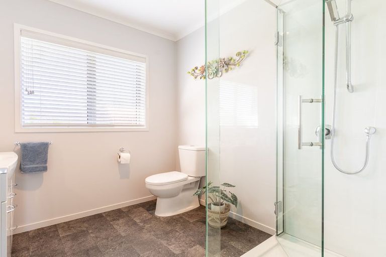 Photo of property in Trackside Villas, 22/91 Mako Mako Road, Levin, 5510