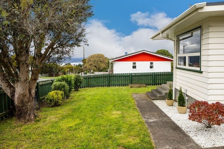 Photo of property in 219 Dowse Drive, Maungaraki, Lower Hutt, 5010