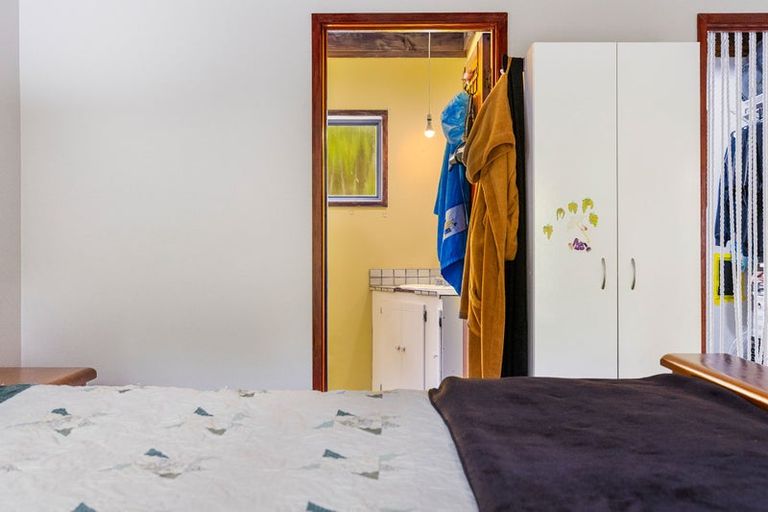 Photo of property in 1099 Scenic Drive North, Swanson, Auckland, 0816