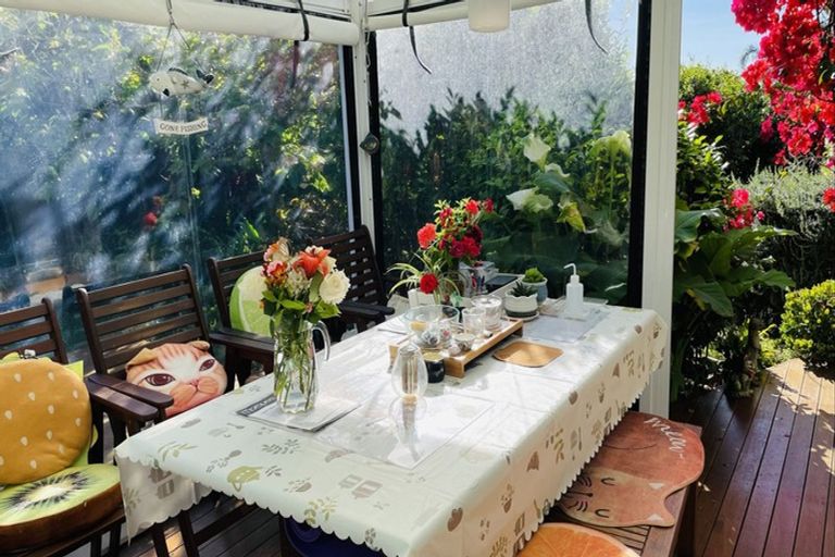 Photo of property in 1 Sunrise Lane, Te Atatu South, Auckland, 0610