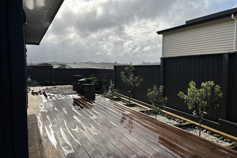 Photo of property in 19 Kerekin Drive, Oteha, Auckland, 0632