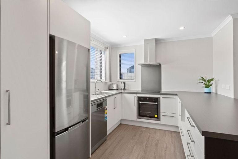 Photo of property in 11 Discovery Place, Marfell, New Plymouth, 4310