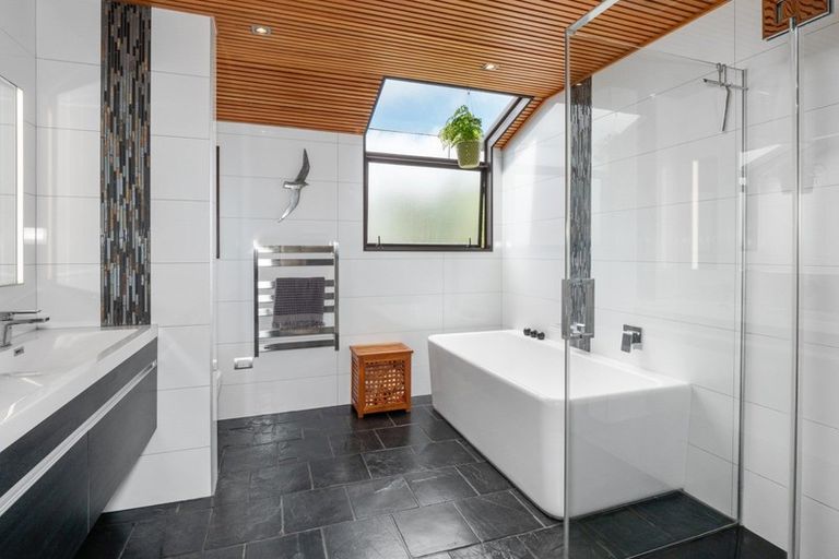 Photo of property in 62 Oceanview Road, Mount Maunganui, 3116