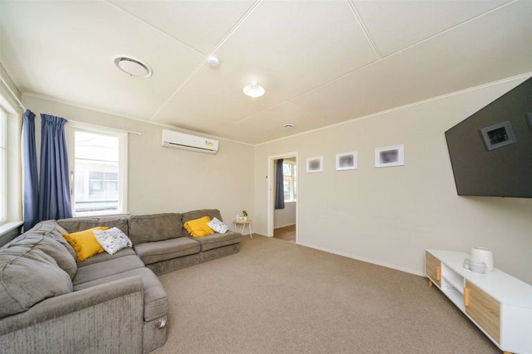 Photo of property in 27 Duff Crescent, Highbury, Palmerston North, 4412