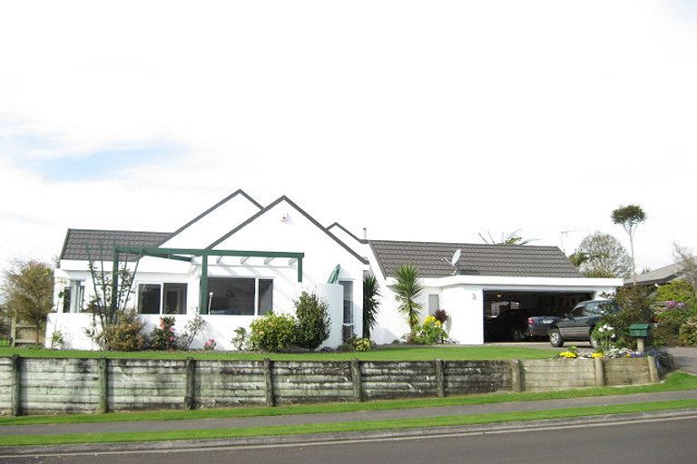 Photo of property in 1 Larsen Place, Merrilands, New Plymouth, 4312