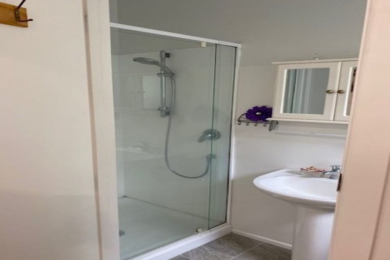 Photo of property in 40 Colmar Road, Mellons Bay, Auckland, 2014