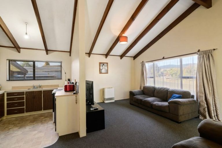 Photo of property in 37 Tennyson Drive, Owhata, Rotorua, 3010