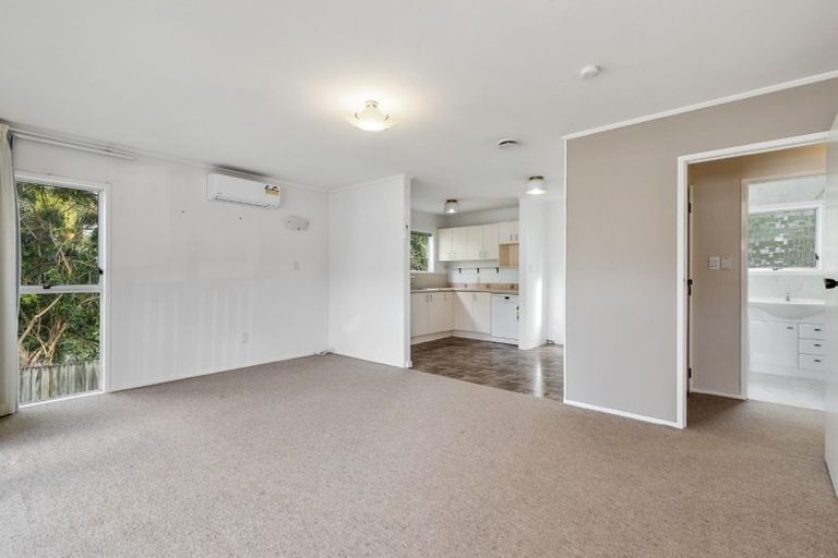 Photo of property in 2/12 Scarlock Avenue, Browns Bay, Auckland, 0630
