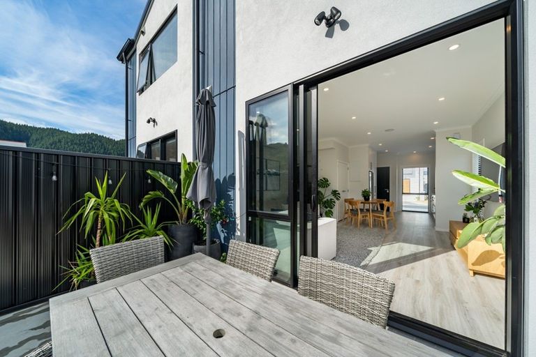 Photo of property in 5 Gloaming Lane, Wallaceville, Upper Hutt, 5018