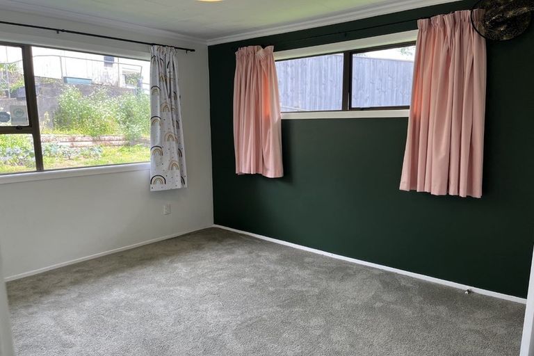 Photo of property in 3 Mount View Place, Spotswood, New Plymouth, 4310