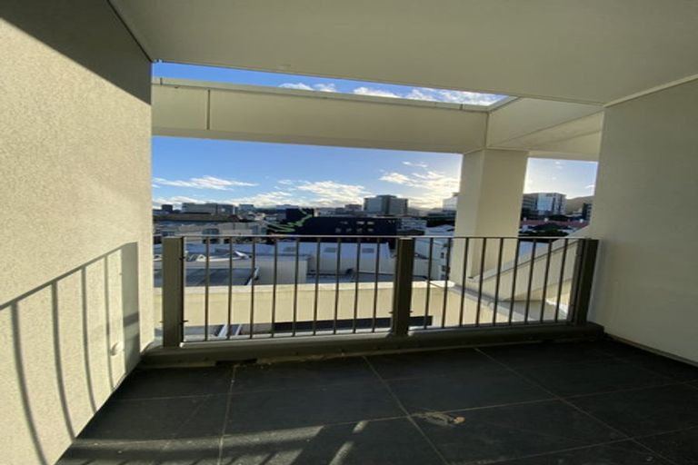 Photo of property in Stadium Garden Flats, 317/107 Thorndon Quay, Pipitea, Wellington, 6011