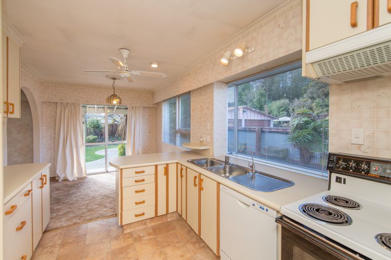 Photo of property in 24 Woodend Road, Woodend, 7610