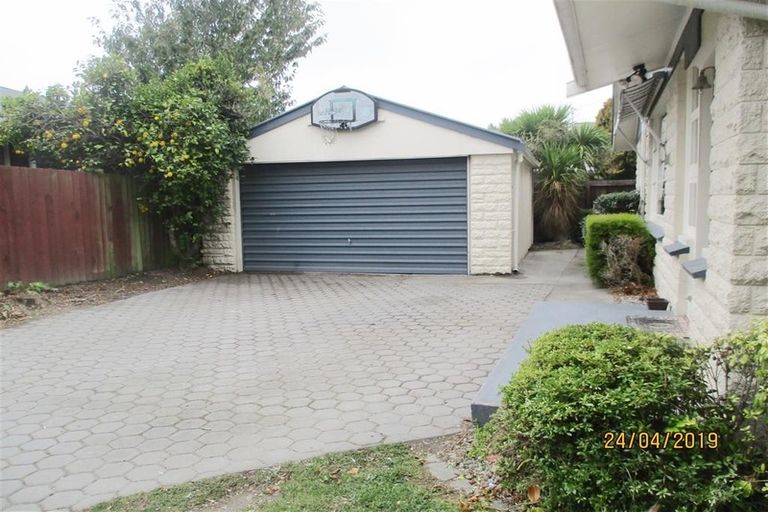 Photo of property in 2 Ilfracombe Place, Burnside, Christchurch, 8053