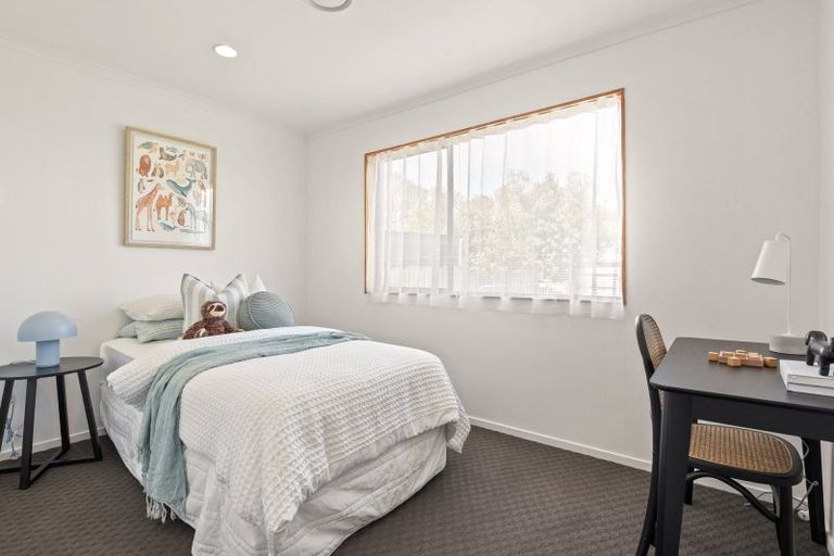 Photo of property in 12 Matthew Place, Kawaha Point, Rotorua, 3010