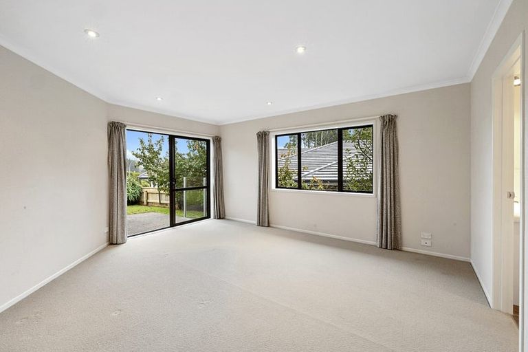 Photo of property in 72 Karamea Street, Whalers Gate, New Plymouth, 4310