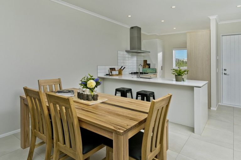 Photo of property in 38b Taikura Avenue, Red Beach, 0932