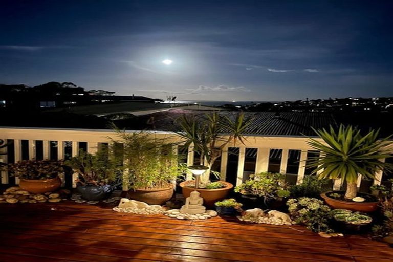 Photo of property in 2/2 Kiteroa Terrace, Rothesay Bay, Auckland, 0630