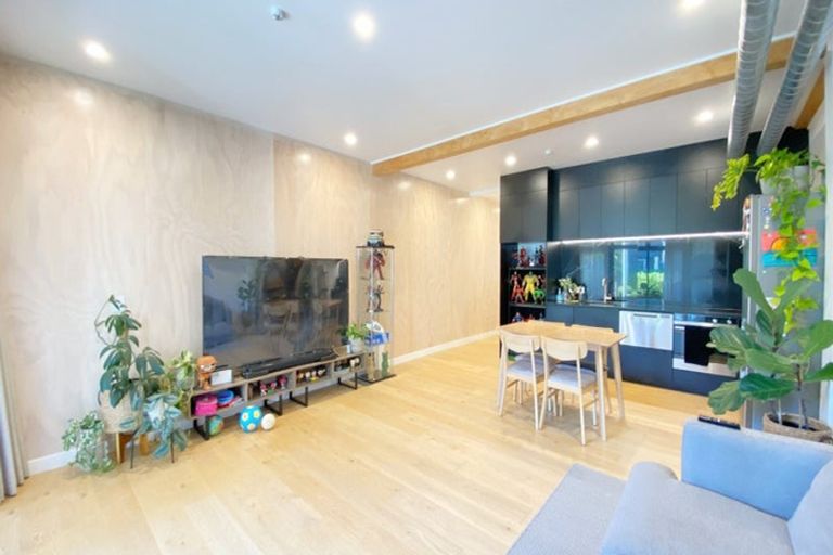 Photo of property in 1/165 Hobsonville Point Road, Hobsonville, Auckland, 0616