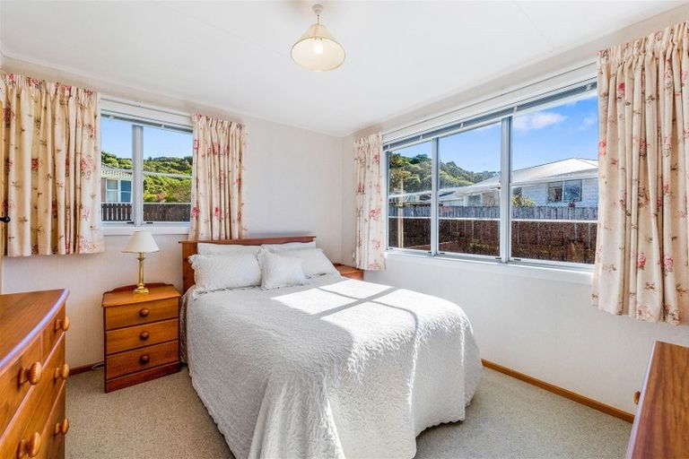 Photo of property in 32 Rangituhi Crescent, Takapuwahia, Porirua, 5022