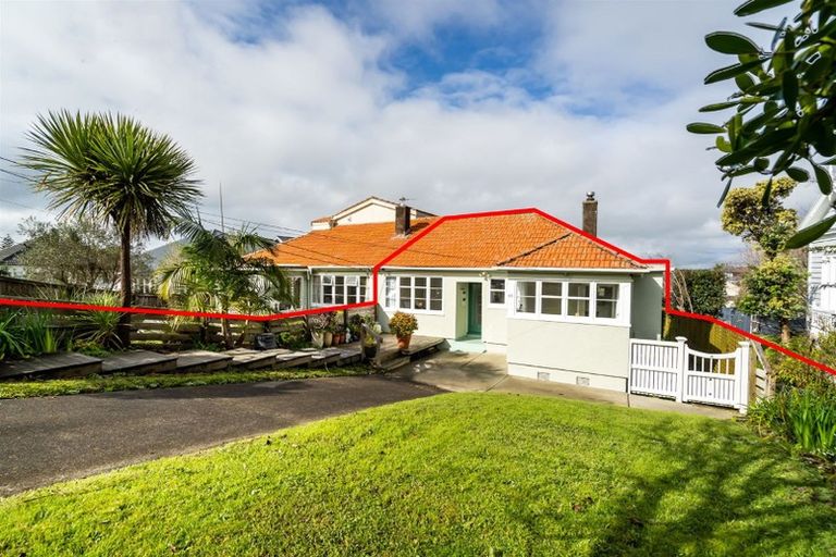 Photo of property in 65 Old Lake Road, Narrow Neck, Auckland, 0624