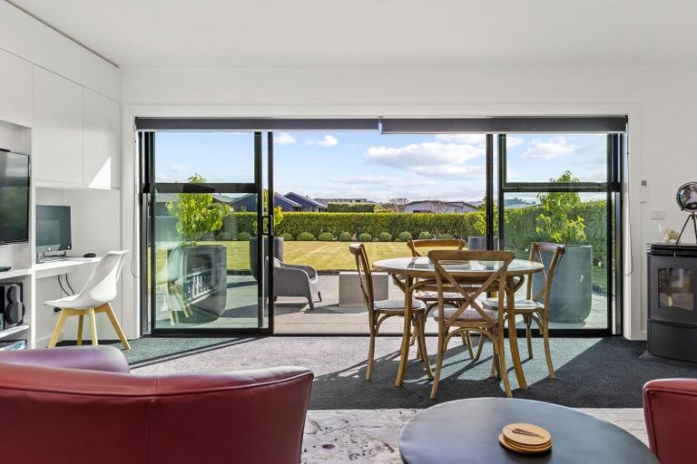 Photo of property in 20 Pukenamu Road, Rainbow Point, Taupo, 3330
