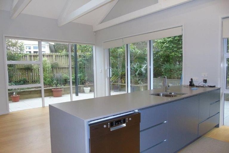 Photo of property in 5a Agra Crescent, Khandallah, Wellington, 6035