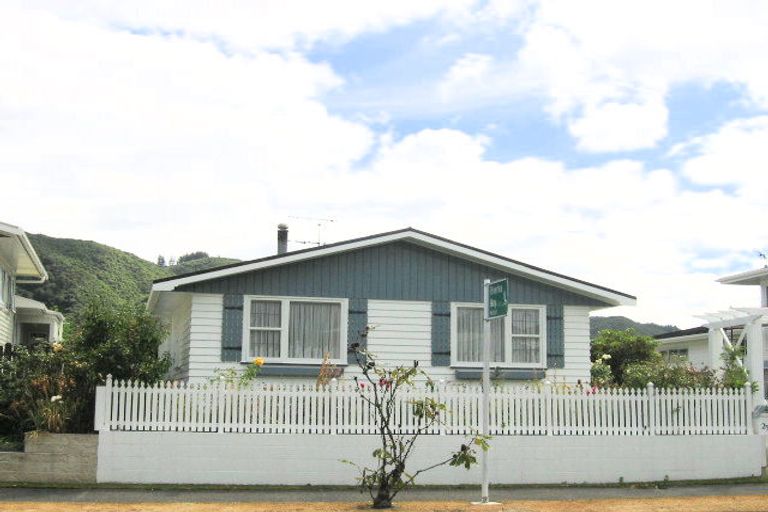 Photo of property in 25 Kentucky Street, Totara Park, Upper Hutt, 5018