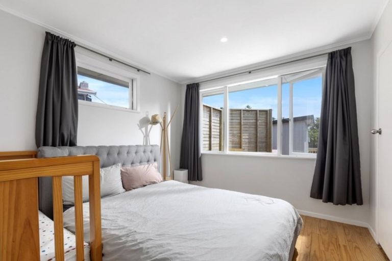 Photo of property in 1/25 Fairclough Road, Beach Haven, Auckland, 0626