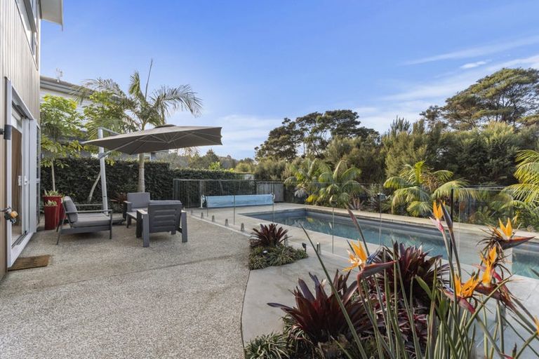 Photo of property in 284e Schnapper Rock Road, Schnapper Rock, Auckland, 0632