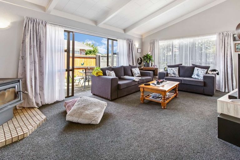 Photo of property in 20 Tawavale Street, Pukehangi, Rotorua, 3015