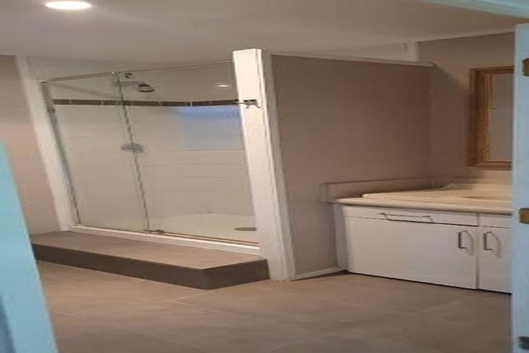 Photo of property in 24 Birman Close, Half Moon Bay, Auckland, 2012