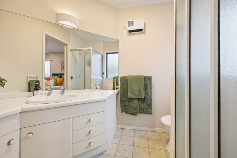 Photo of property in 47 Loloma Drive, Half Moon Bay, Auckland, 2012