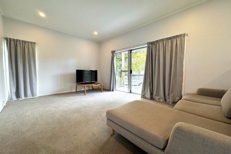 Photo of property in 20 Camphora Place, Ranui, Auckland, 0612