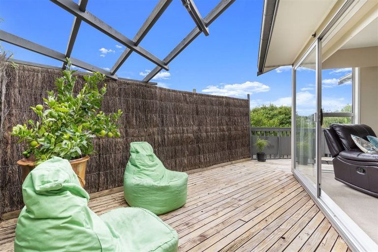 Photo of property in 6 Mowbray Place, Sunnynook, Auckland, 0620