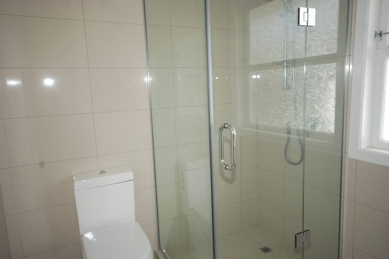 Photo of property in 100 Oakdale Road, Mount Roskill, Auckland, 1041