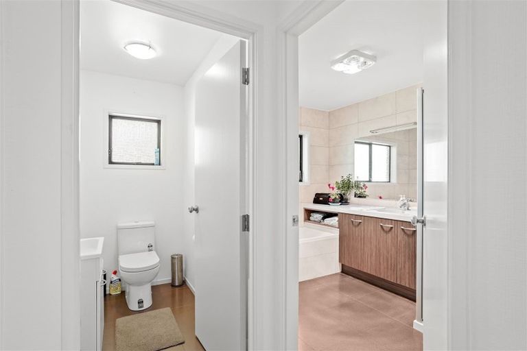 Photo of property in 10 Tatyana Place, Massey, Auckland, 0614