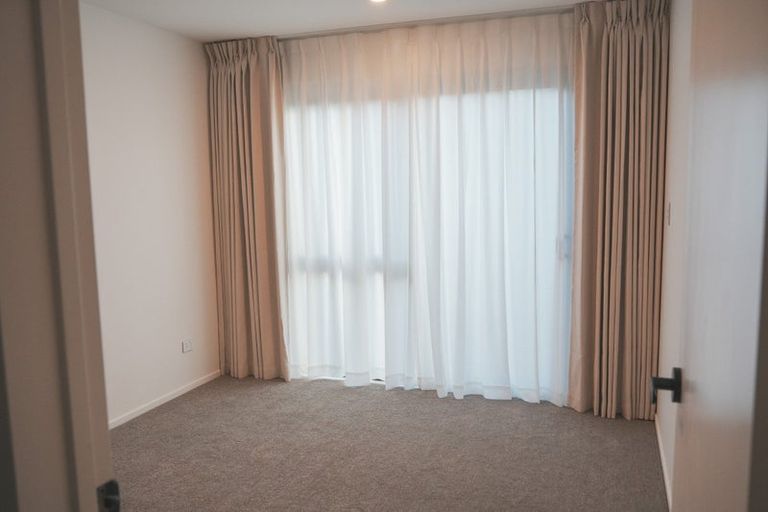 Photo of property in 18a Pavola Grove, Glenfield, Auckland, 0629