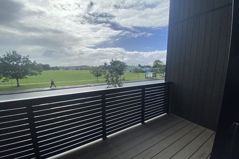 Photo of property in 3/216 Rosebank Road, Avondale, Auckland, 1026