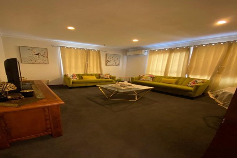 Photo of property in 33 Birdwood Avenue, Papatoetoe, Auckland, 2025